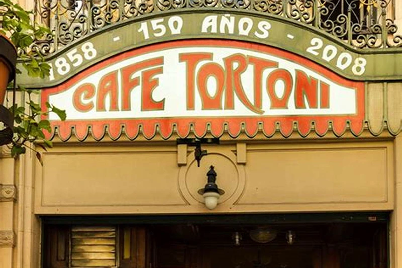 Entrada do Café Tortoni em Buenos Aires