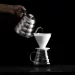 Preparando café coado no método V60